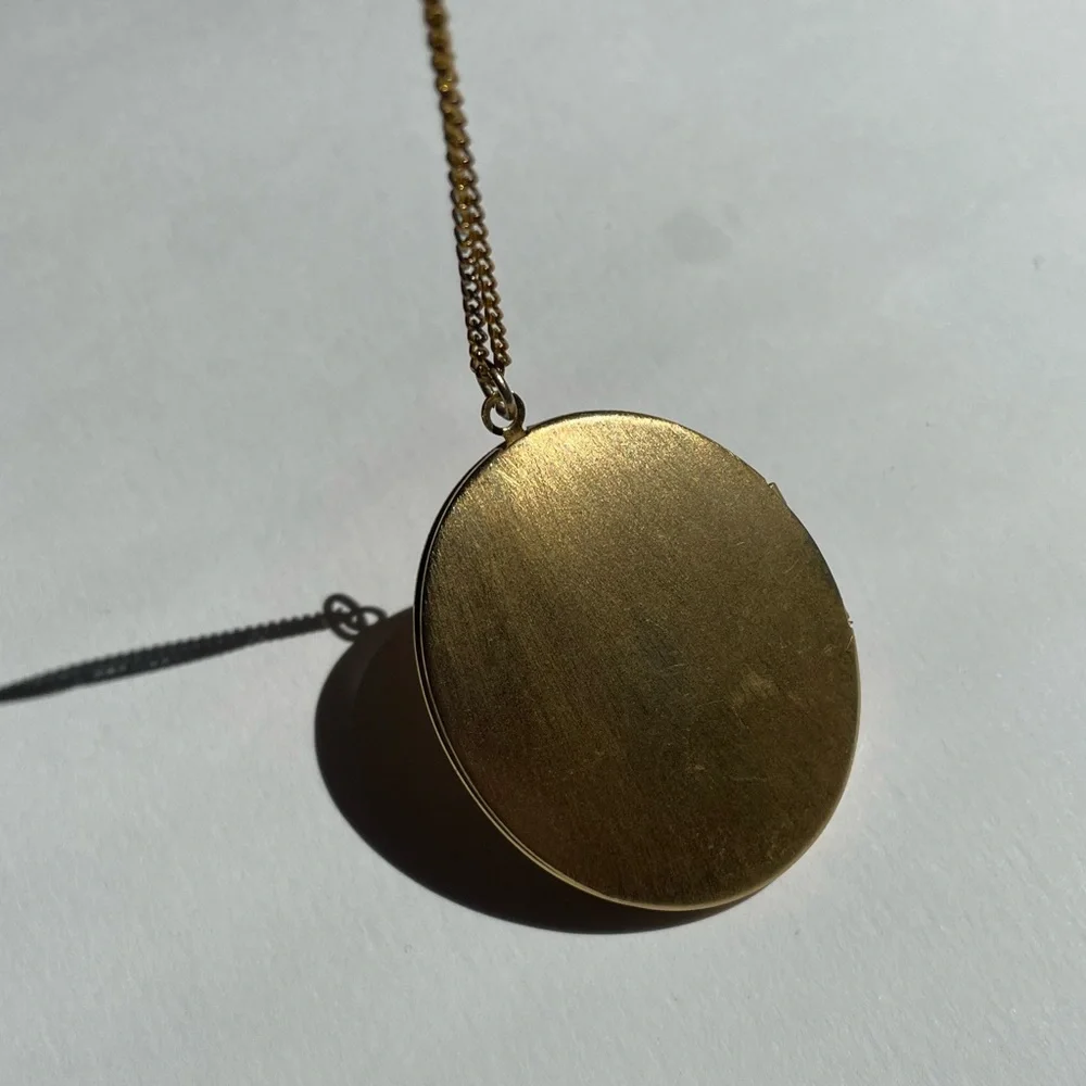 Vintage Locket With Etched Design And Glass Cherry Blossom Cabochon - Picture 8 of 10